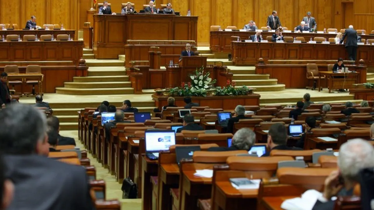 Citirea deciziei CC, amanata pana la ora 16.00. PSD si PNL boicoteaza sedinta de plen