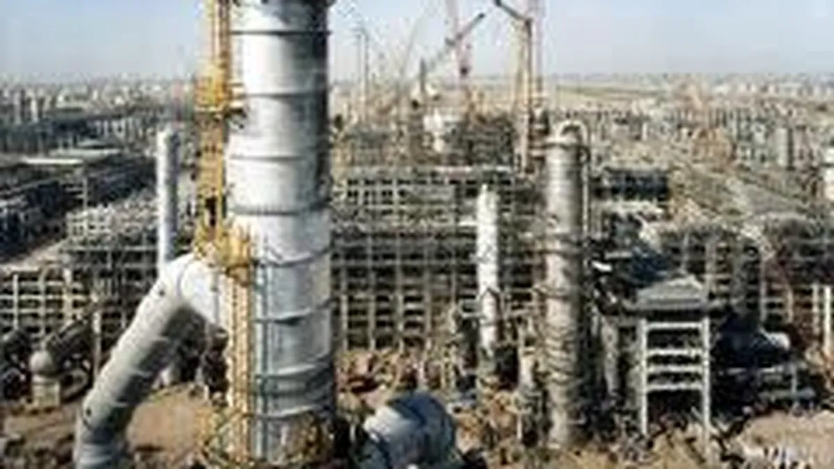 Basescu a promulgat legea privind facilitatile la privatizarea Petromidia SA Constanta