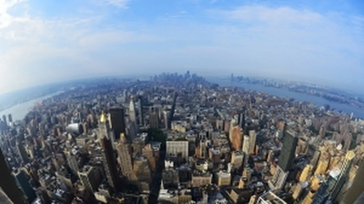 Newyorkezii stau la cozi pentru provizii