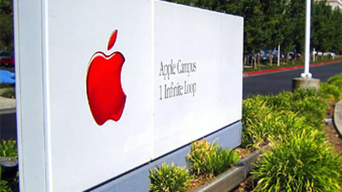 Apple reorganizeaza conducerea. Doi directori vor pleca