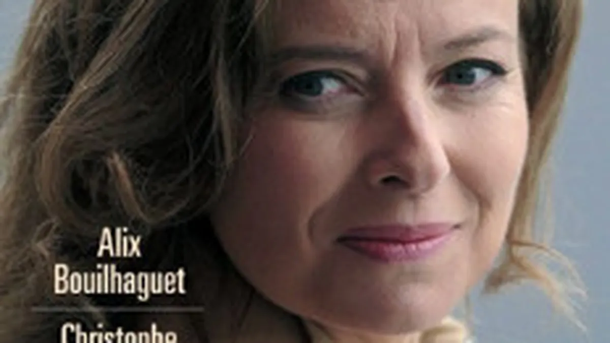 Partenera lui Fransois Hollande cere 85.000 de euro despagubiri unor autori