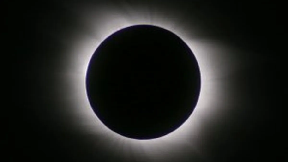 Zeci de mii de turisti au sosit in Australia sa asiste la eclipsa totala de Soare