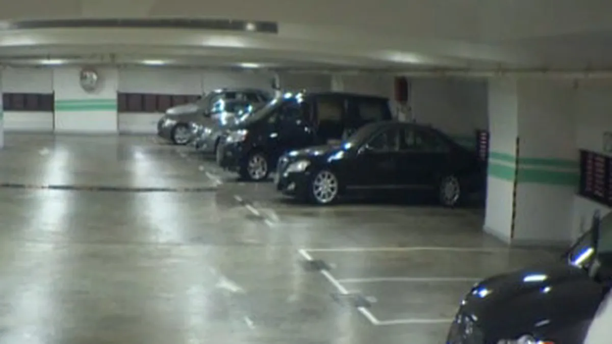 Cel mai scump loc de parcare din lume. Din 20 de pasi ajungi la birou (Video)