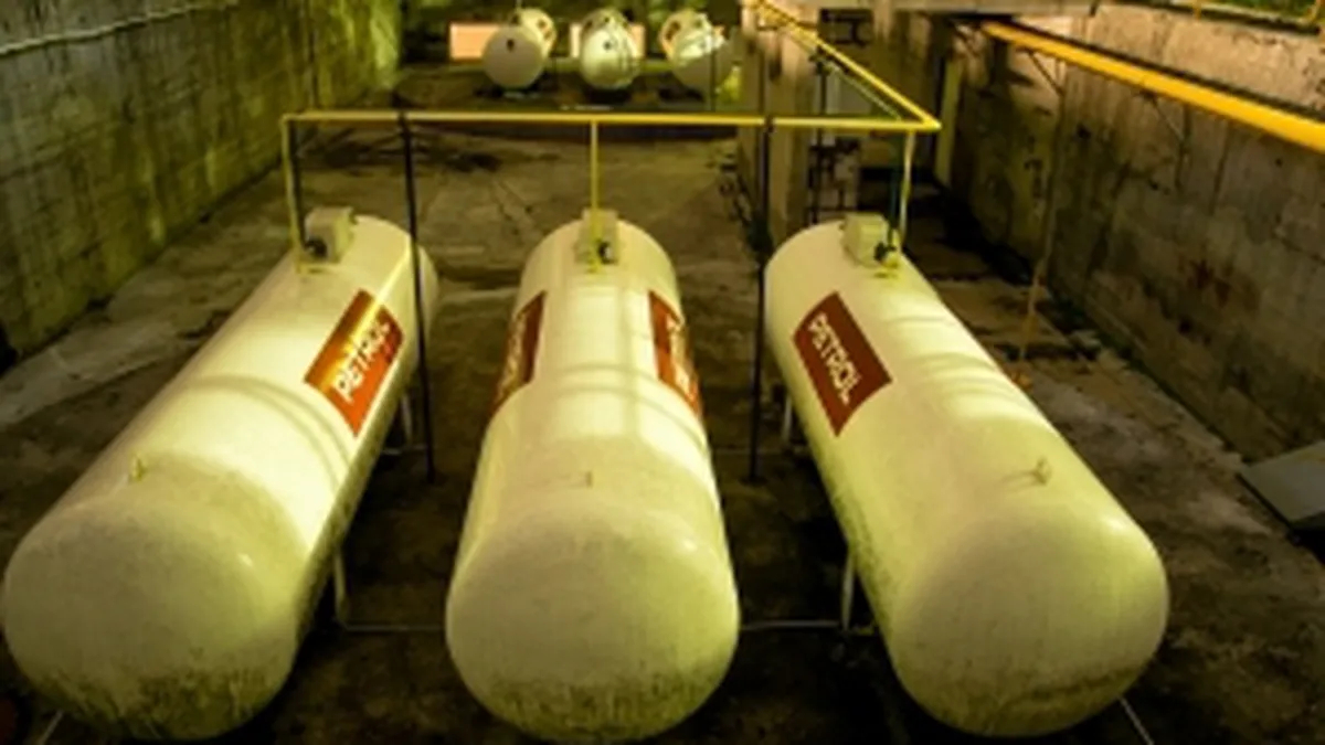 Rusii de la Gazprom vin in Romania sa extraga petrol si sa vanda benzina