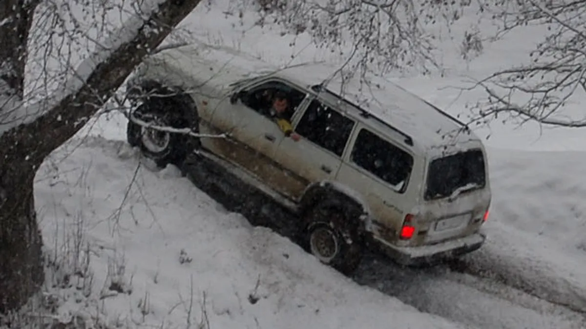Gonind prin zapada. Masini care merg iarna ca vara (Video)