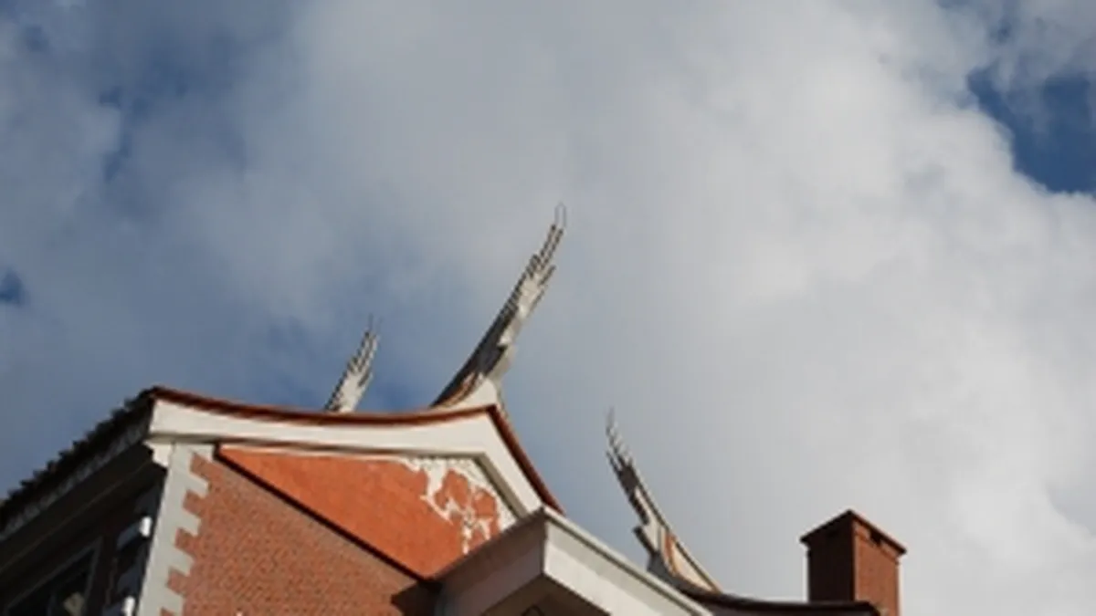 Roman in China - cu brandul de tara in piept si cu mintea la afaceri profitabile