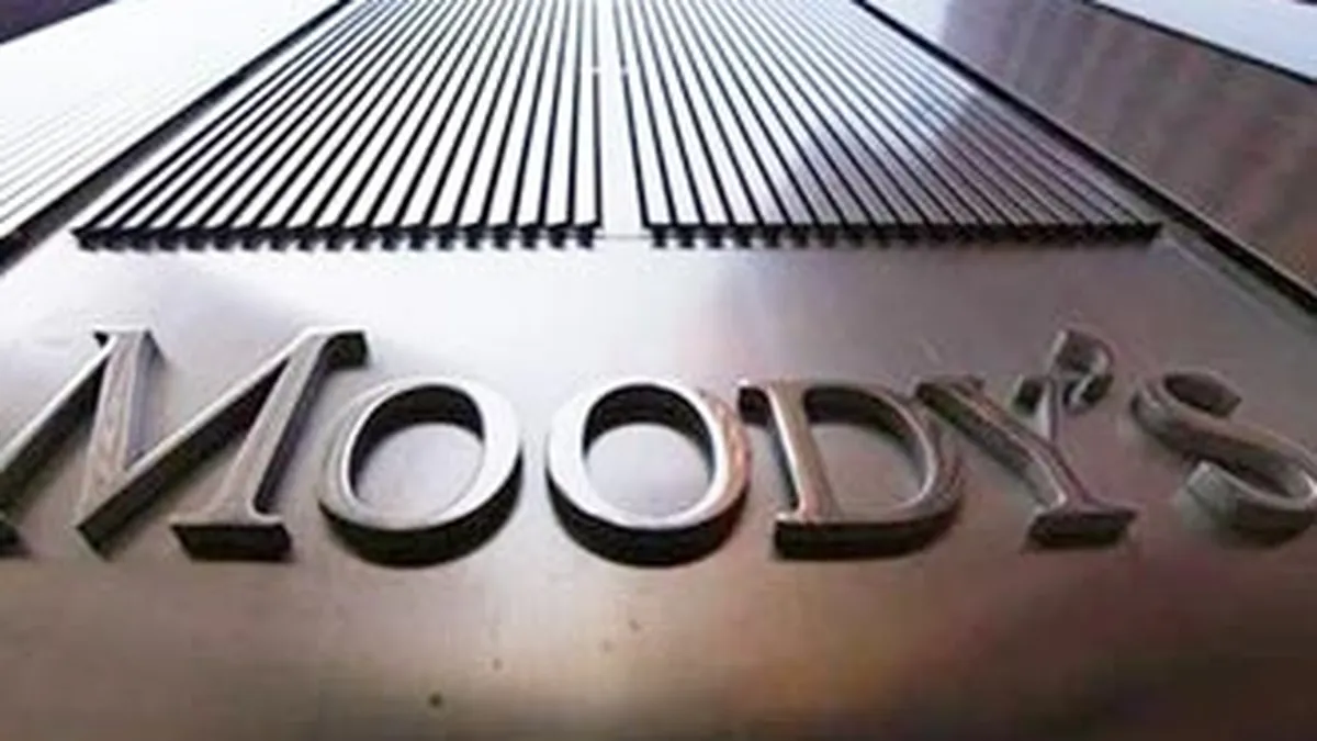 Moody's a coborat ratingurile a patru banci din Ungaria