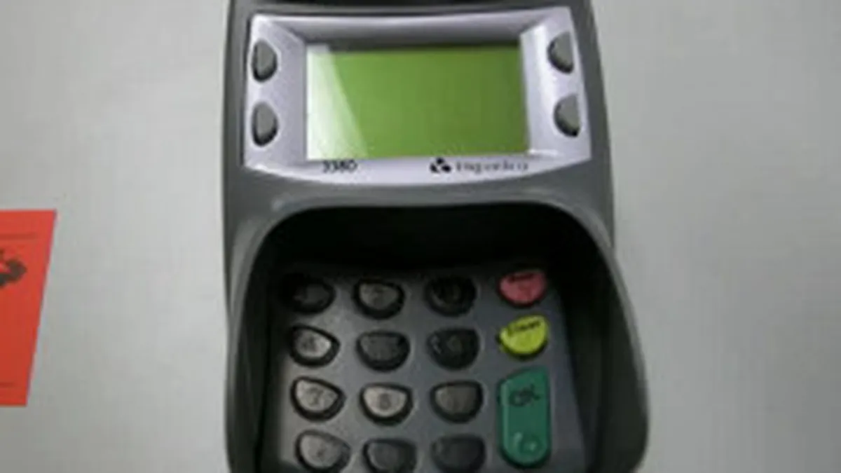 Falsificatori de carduri, perchezitionati de DIICOT. Prejudiciul depaseste 2 mil. euro (Video)