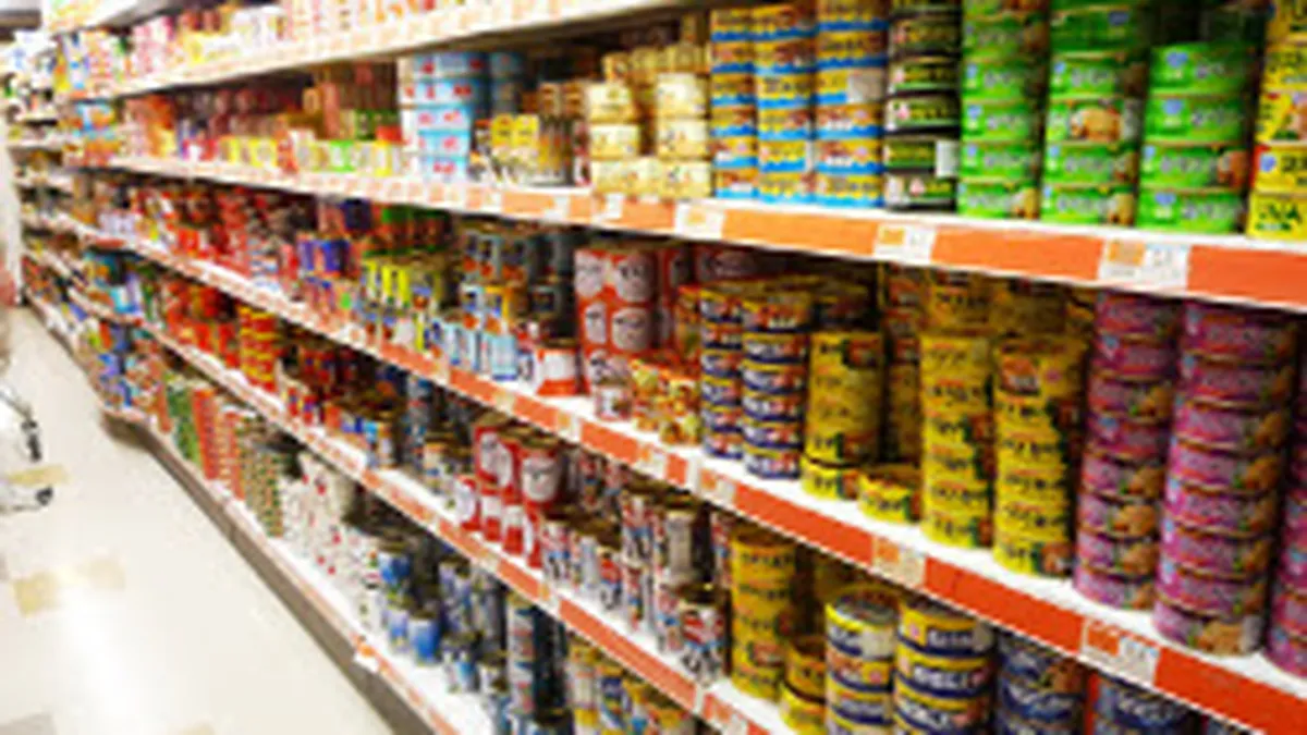 Producatorii de conserve: Taxele de la hipermarketuri ne sufoca