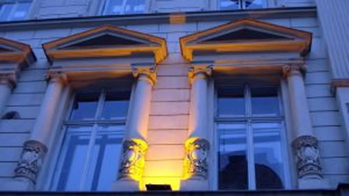 Chiria in spatiile comerciale din zonele bune: Langa Teatrul Odeon 50 mp cer 28.000 euro