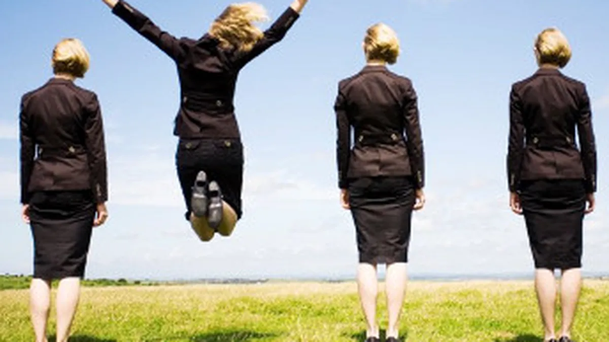 Femeile acopera peste 50% din munca la stat. Dar cate din ele ajung sefe?