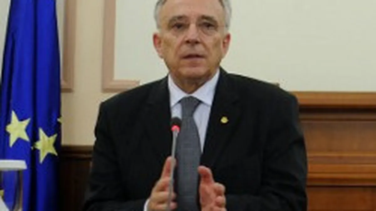 Isarescu: Generatia mea se apropie de pensionare. Trebuie facut loc tineretului