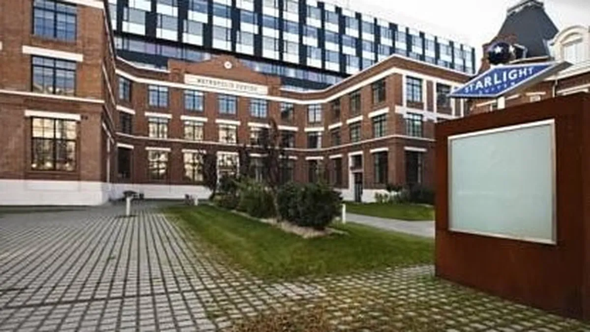 Hotelul Starlight Suites va fi transformat in cladire de birouri