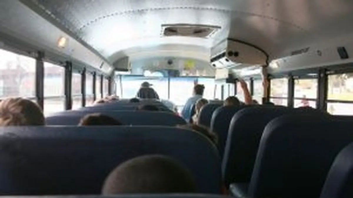 Diferente uriase de pret la transportul elevilor: De la 42 la 491 lei pentru 50 km