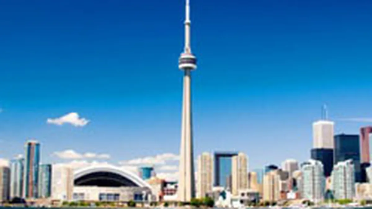 Turnul National Canadian va fi iluminat special de nasterea copilului ducesei Catherine