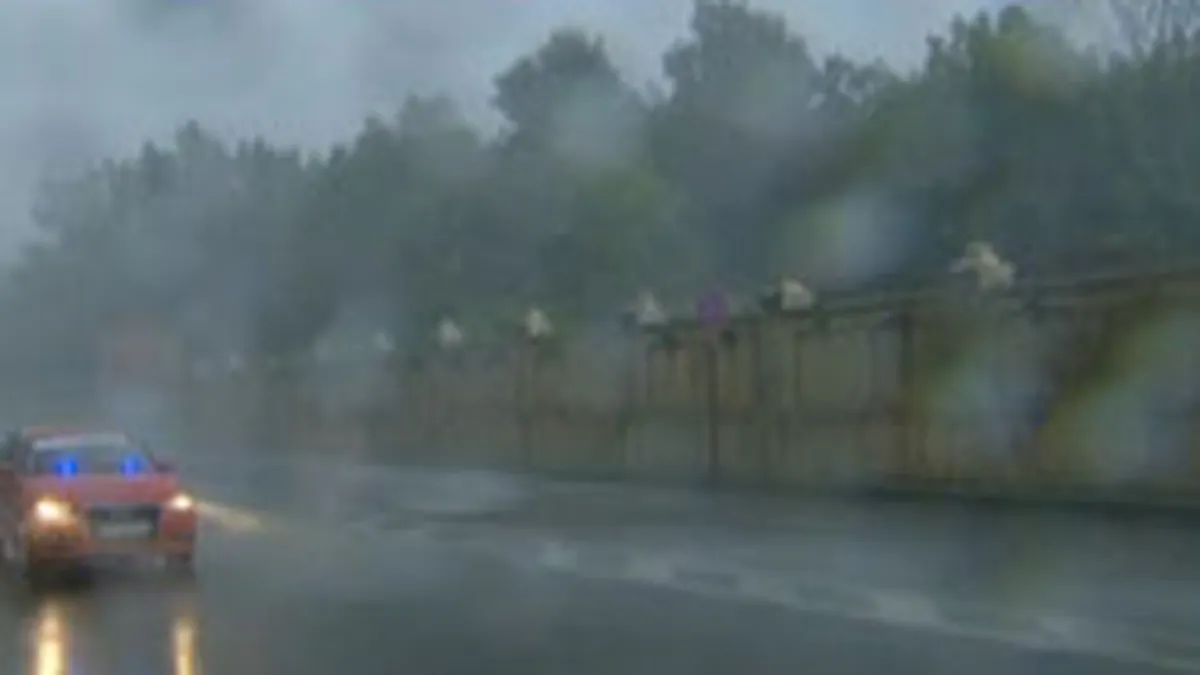 Peste 1 milion de metri cubi de apa, transportati sambata prin sistemul de canalizare al Capitalei