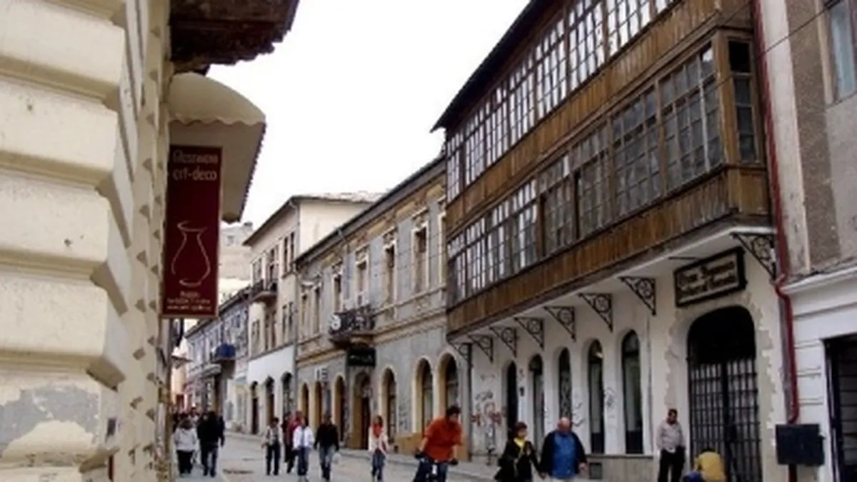 Zidul ce despartea doua cladiri de pe strada Lipscani s-a prabusit