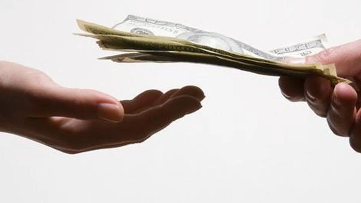 Cum isi aleg romanii banca la care fac imprumut