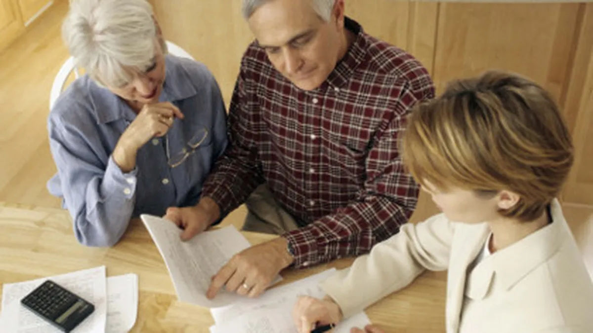 Fa-ti o asigurare cu dublu rol: protectie si economii la batranete (P)