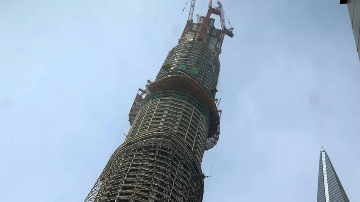 Un zgarie-nori din Shanghai devine cel de-al doilea cel mai inalt turn din lume