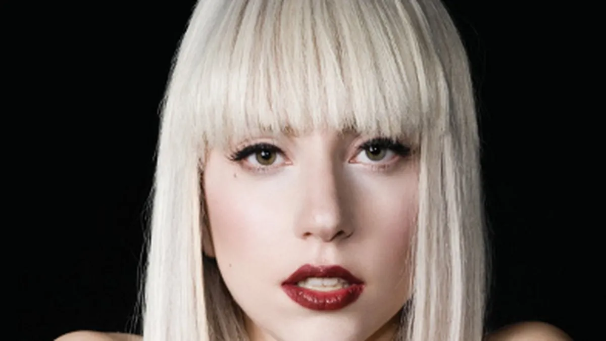 Haha. De ce se razboieste Lady Gaga cu Antenele lui Voiculescu