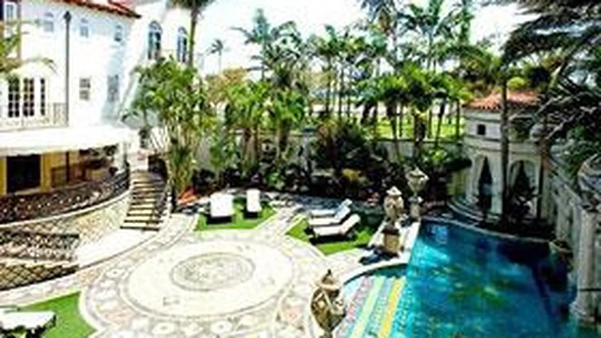 Vila lui Versace este de vanzare