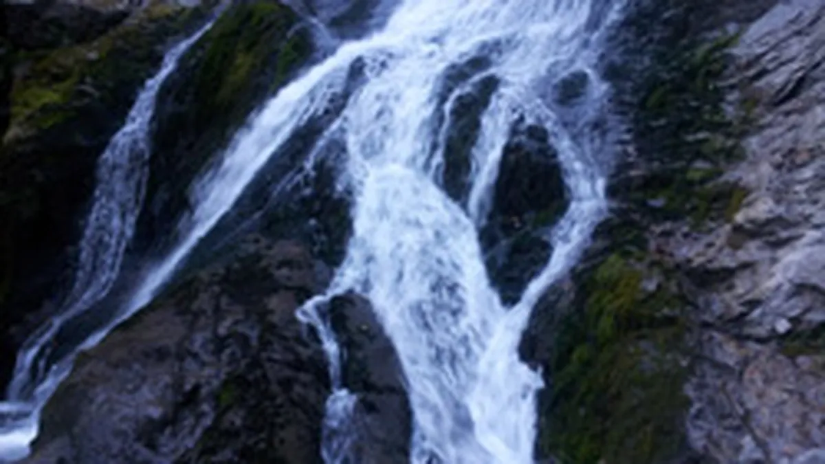 Cele mai spectaculoase CASCADE pe care le poti admira in Romania
