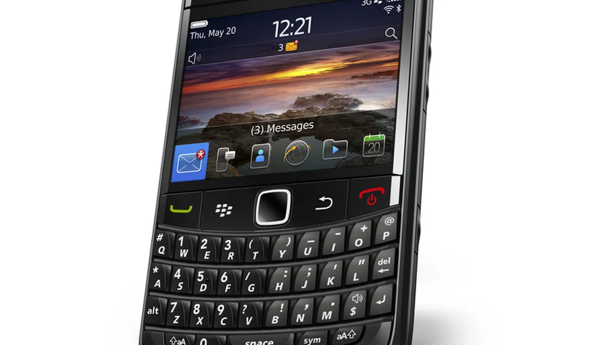 Un fost director al Apple ar putea prelua BlackBerry, impreuna cu mai multi parteneri