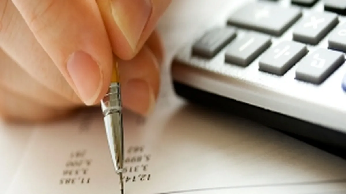 Cum privim taxele si politicienii: Romanii, printre cei mai nemultumiti din regiune