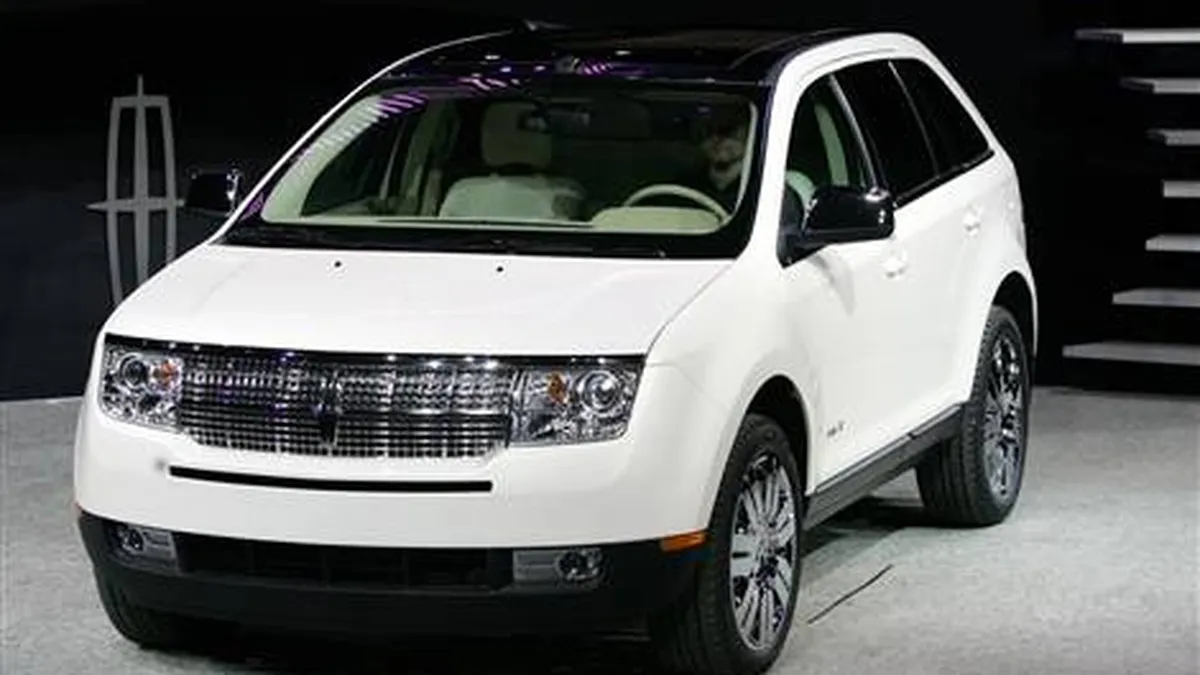 Porsche, Jaguar si Lincoln vor sa cucereasca tinerii cu modele crossover