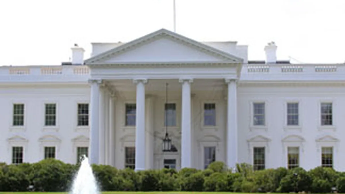 Jurnalisti americani: Casa Alba se comporta ca Uniunea Sovietica