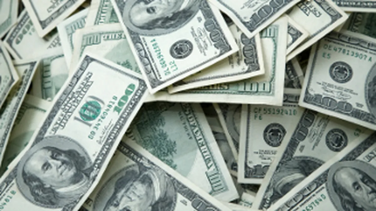 Castig de aproape 300% pe an in dolari. Vezi unde