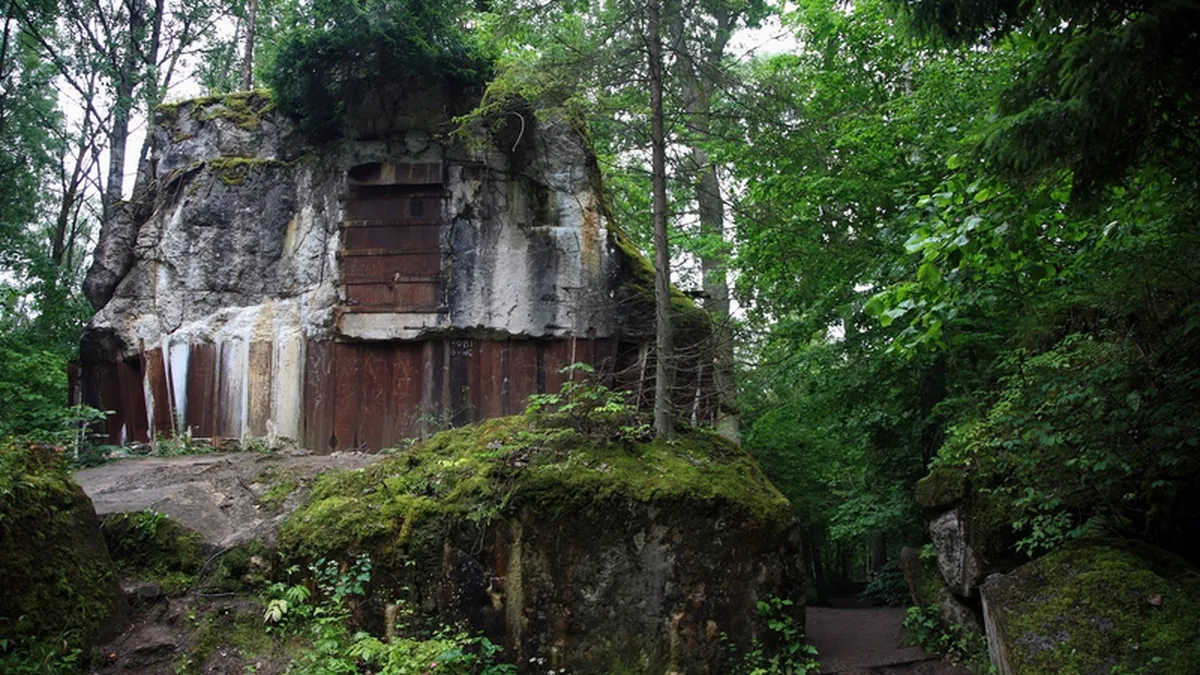 Cat costa o noapte de cazare in buncarul lui Hitler