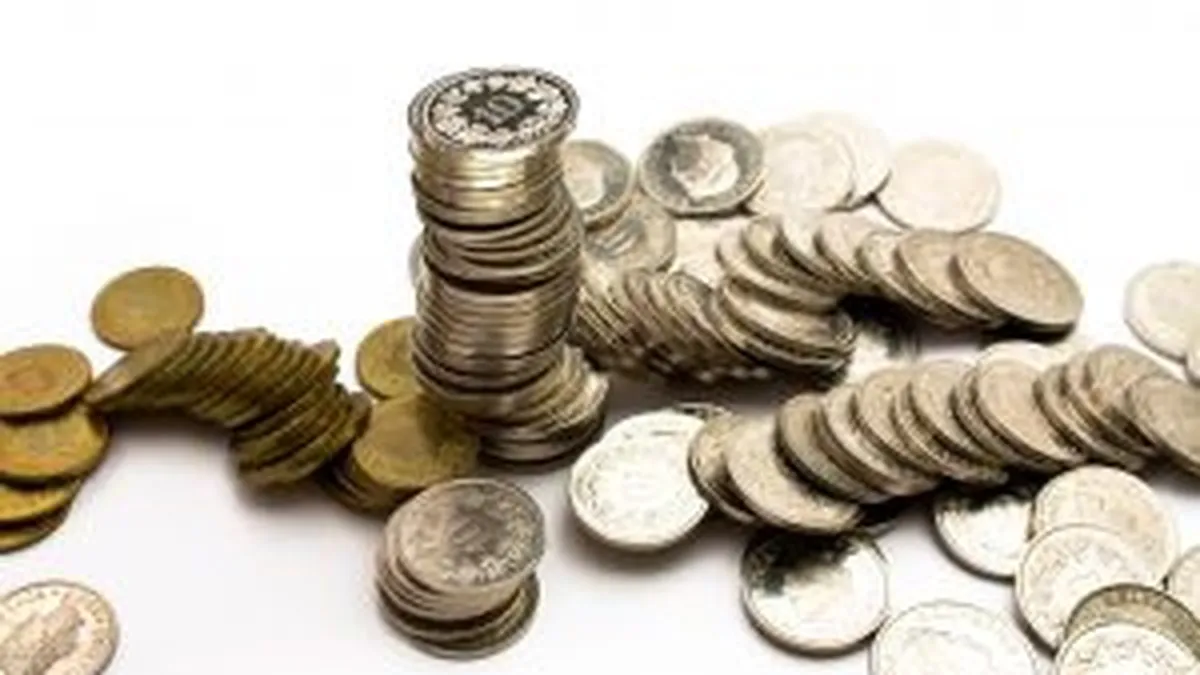 Romanii s-au imprumutat mai putin de la banci in 2013, dar au economisit mai mult