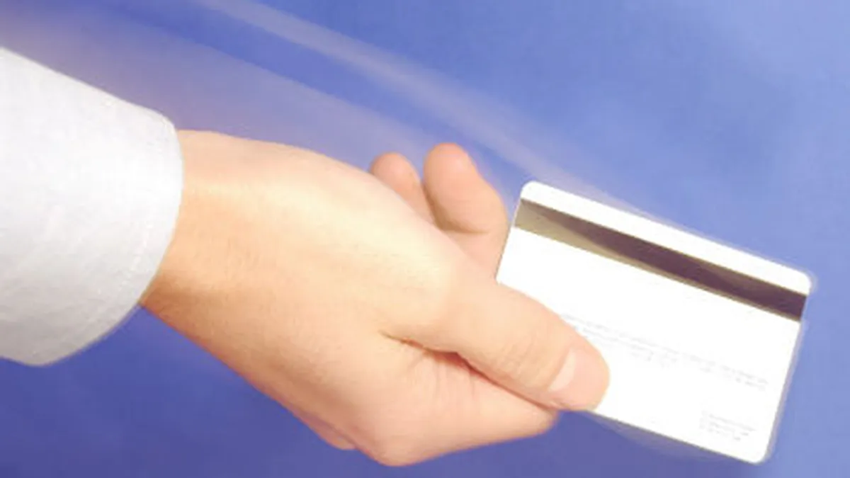 Bani luati direct de pe card. Schema prin care 32 de magazine si-au fentat clientii cu ajutorul bancilor