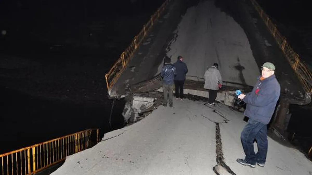 Un pod construit peste raul Strei s-a rupt in doua, la o saptamana dupa verificare