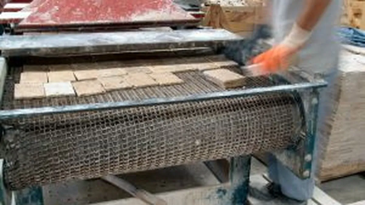 Romania produce pe stoc? Afacerile din industrie scad desi productia creste