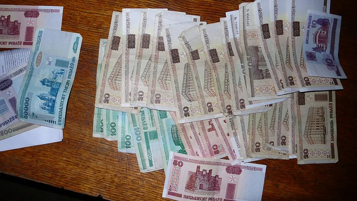 Crimeea adopta rubla ca moneda oficiala