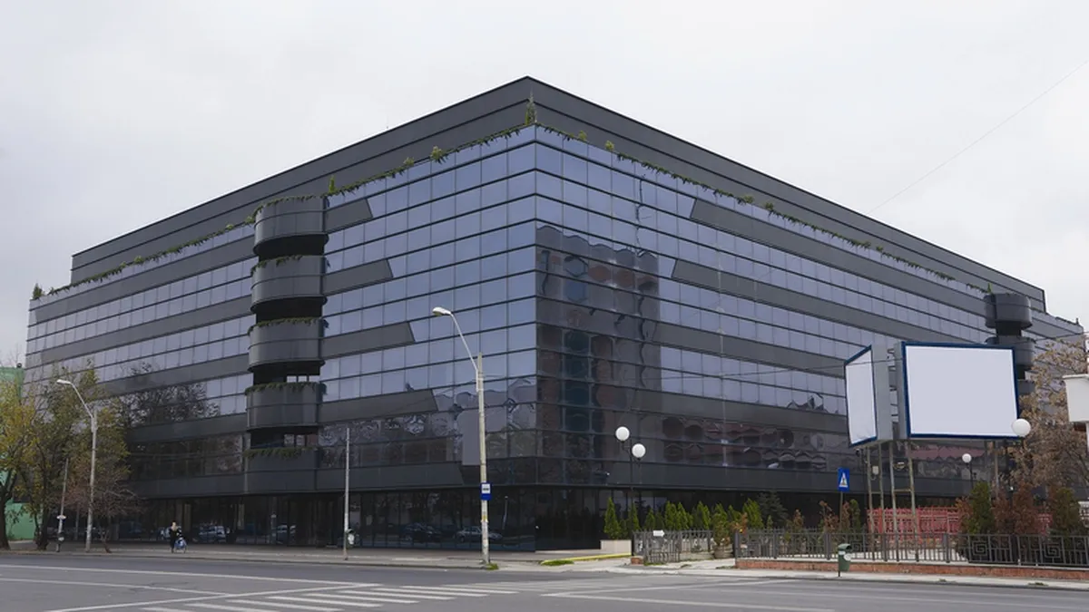 O parte din Intesa Sanpaolo Bank se muta in Art Business Center