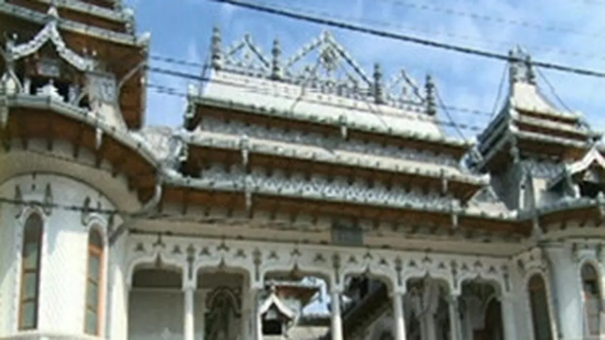 Cat cere Fiscul pe un palat cu turnulete din Turda, scos la vanzare de 2 ani