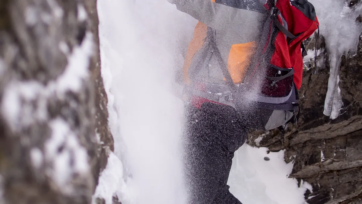 Primul alpinist roman care incearca o premiera mondiala pe Everest