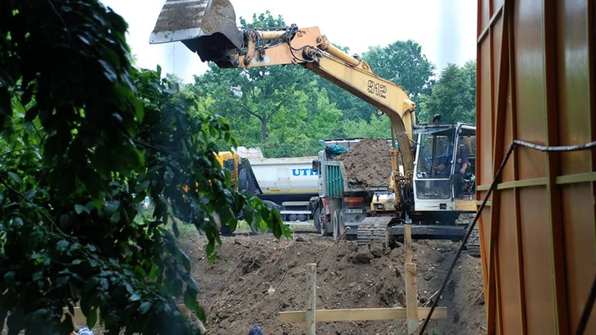 Protest pentru salvarea Parcului Tineretului de invazia imobiliara. Cum arata opera excavatoarelor (Foto)