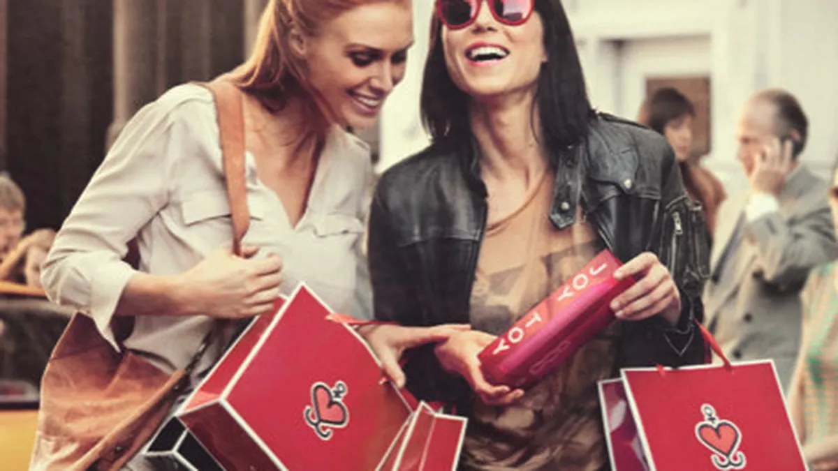 Luxottica: 120 de site-uri ilegale vand in Romania ochelari Ray-Ban contrafacuti
