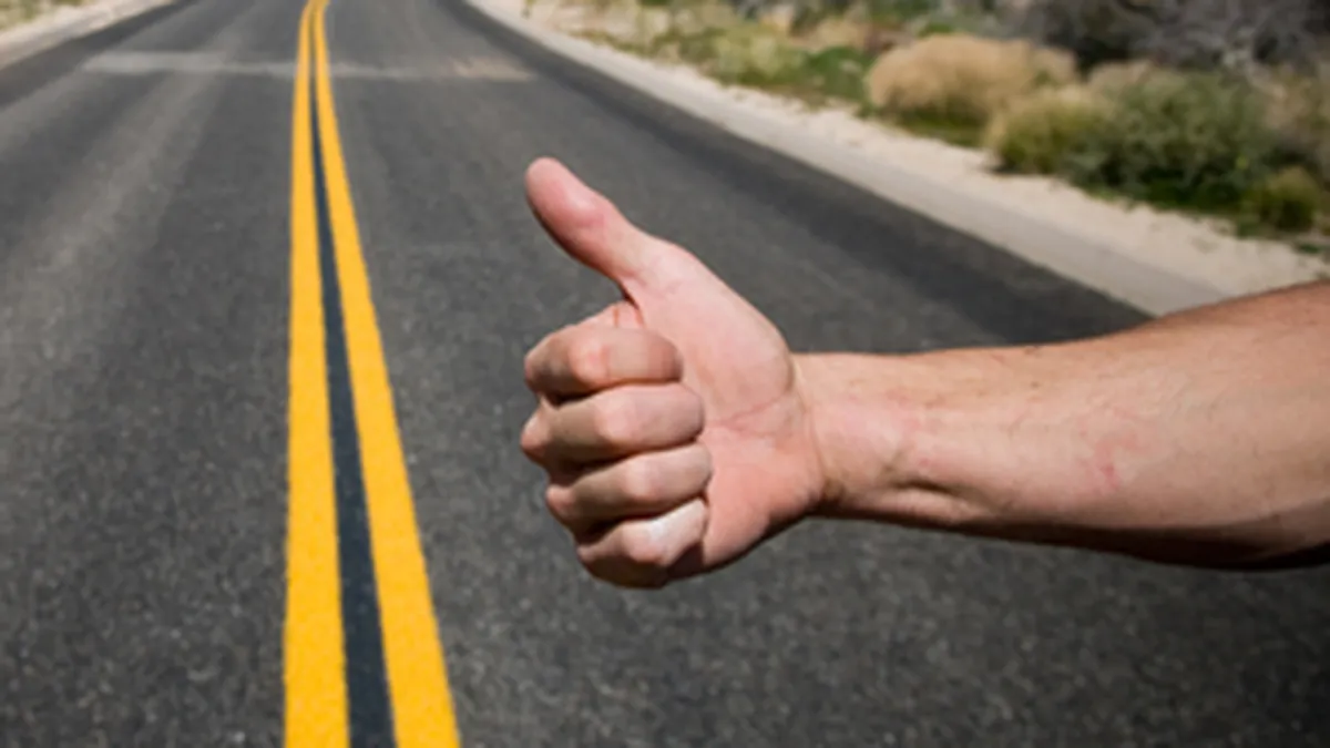 Guvernul repune in discutie o ordonanta care poate interzice autostopul