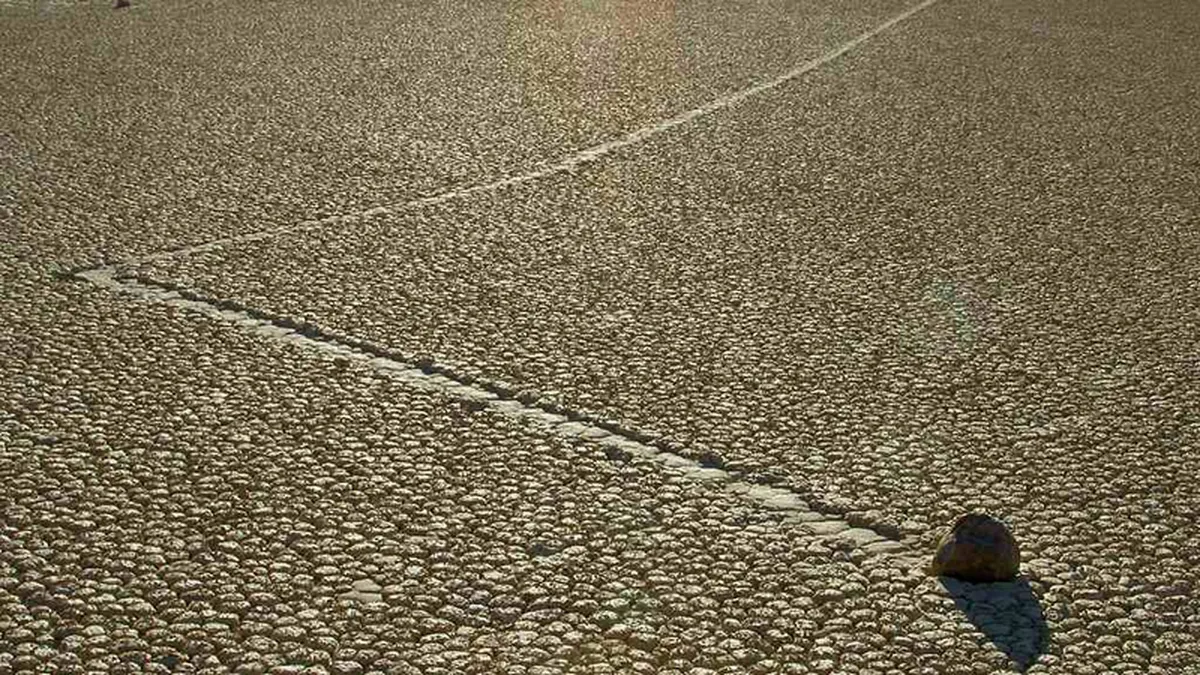 Misterul rocilor calatoare din Valea Mortii, elucidat de oamenii de stiinta