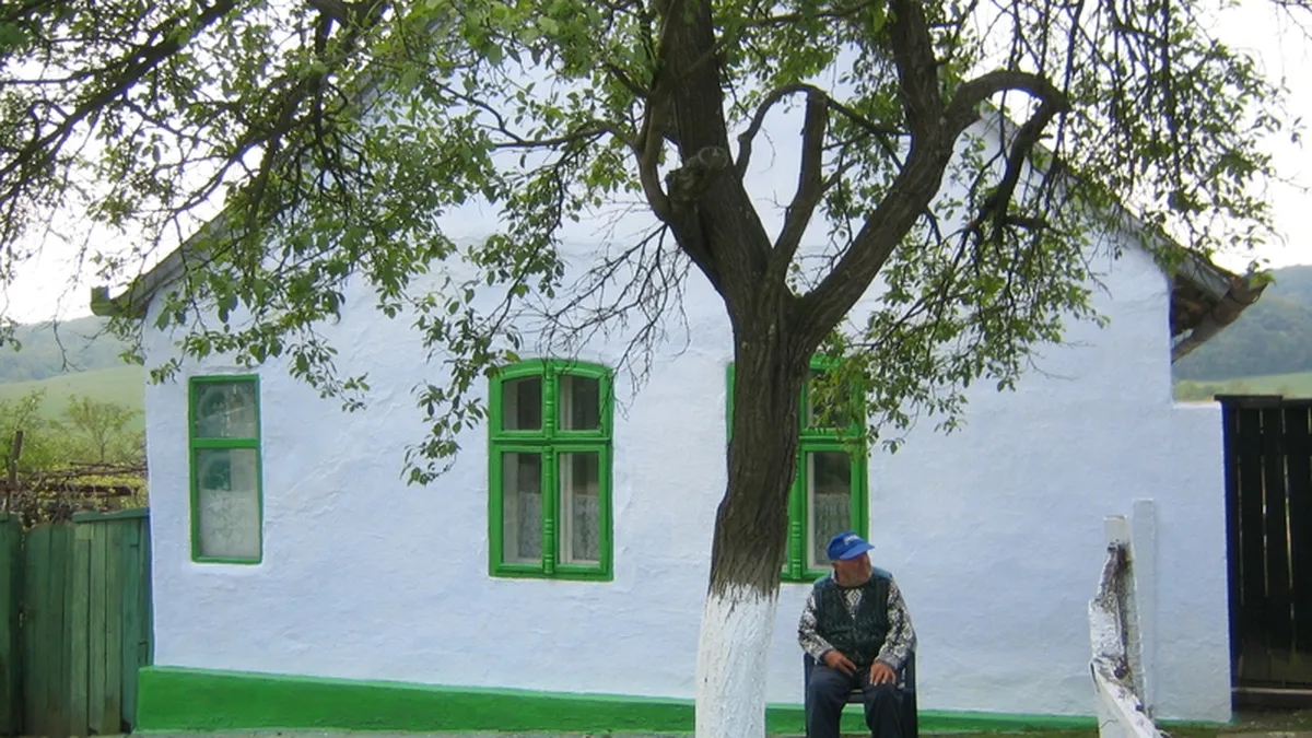 Comuna din Timis cu mai multe case decat locuitori