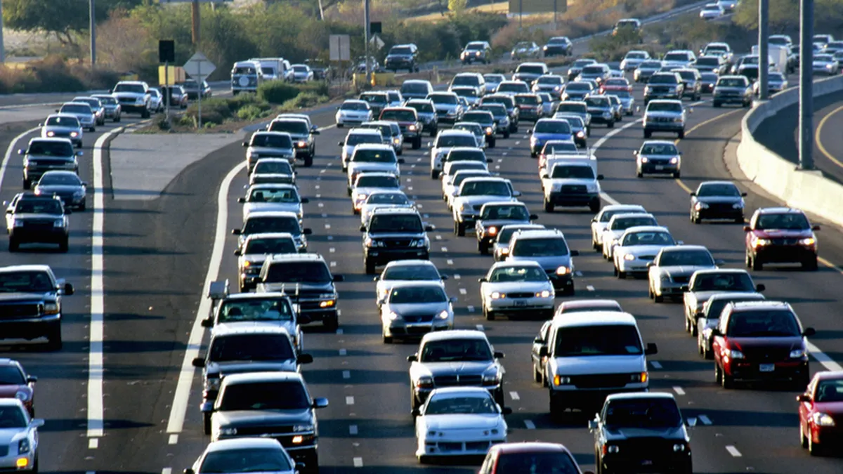 Solutia simpla care ne-ar scapa de aglomeratie pe DN1, in hipermarket sau la plaja