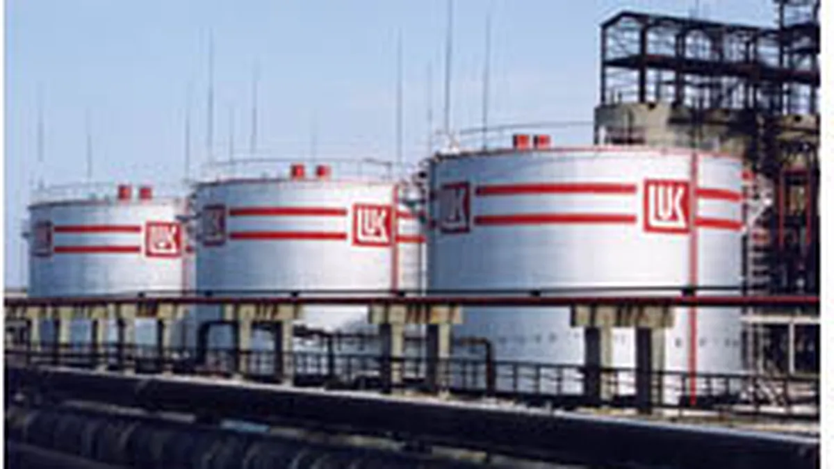 Pana sa ajunga rusii la Bucuresti, s-au dus procurorii la rafinaria Lukoil din Ploiesti