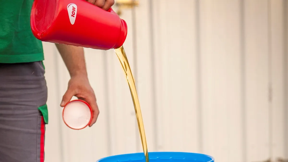 Mol colecteaza uleiul alimentar uzat in 60 de benzinarii