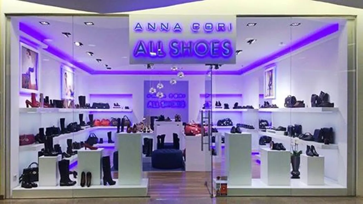 Producatorul roman de incaltaminte Denis deschide inca un magazin online